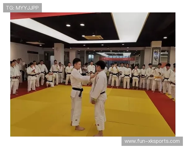国际拳击联盟在裁判培训中推广伦理教育与医学识别并开展实战演练
